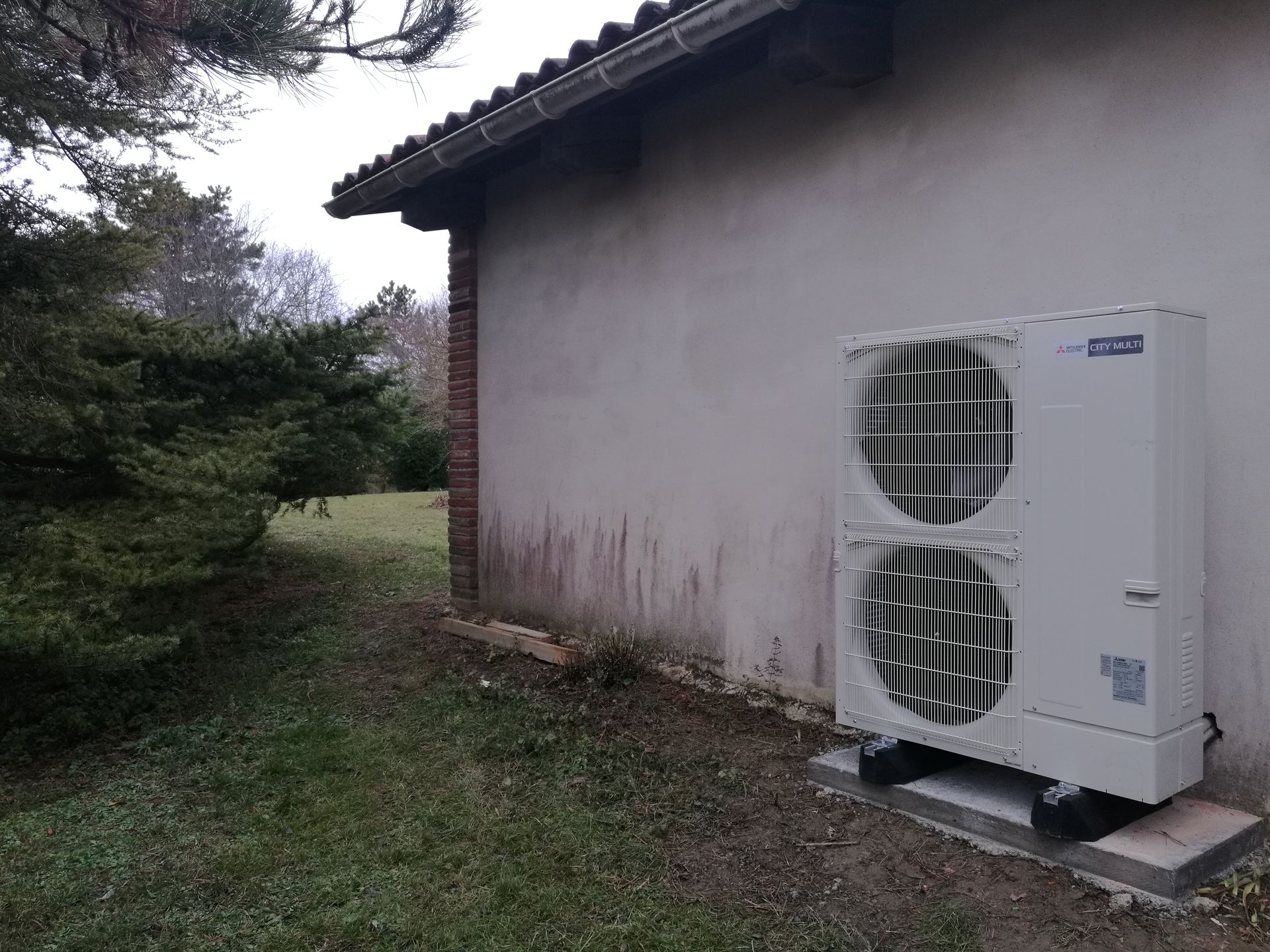 Artisan RGE installation d’une climatisation réversible pompe à chaleur air-air VRV Mitsubishi PUMY Artisan RGE installation d’une climatisation réversible pompe à chaleur air-air VRV Mitsubishi PUMY