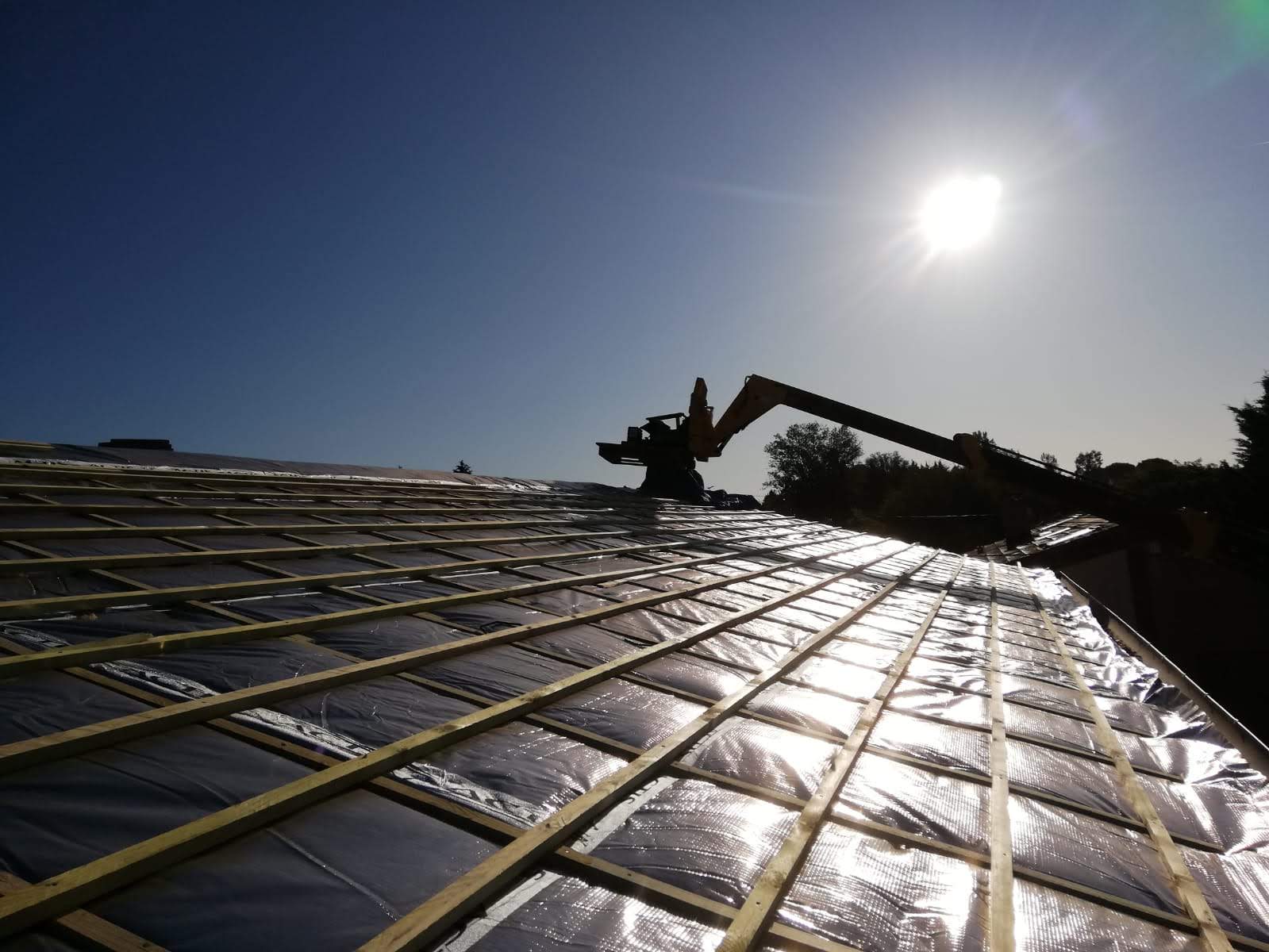 Maison toulousaine rénovée avec une isolation sarking, bénéficiant d'un meilleur confort thermique et de factures d'énergie réduites. Maison toulousaine rénovée avec une isolation sarking, bénéficiant d'un meilleur confort thermique et de factures d'énergie réduites.